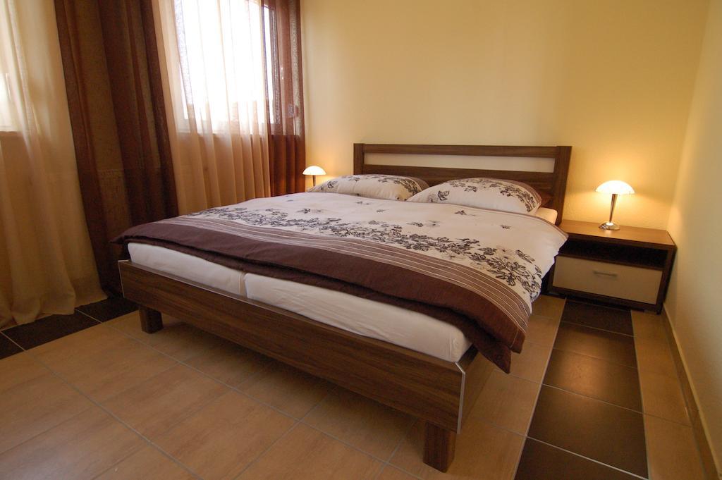 Nanis Hotel & Appartements Steinhude Rum bild